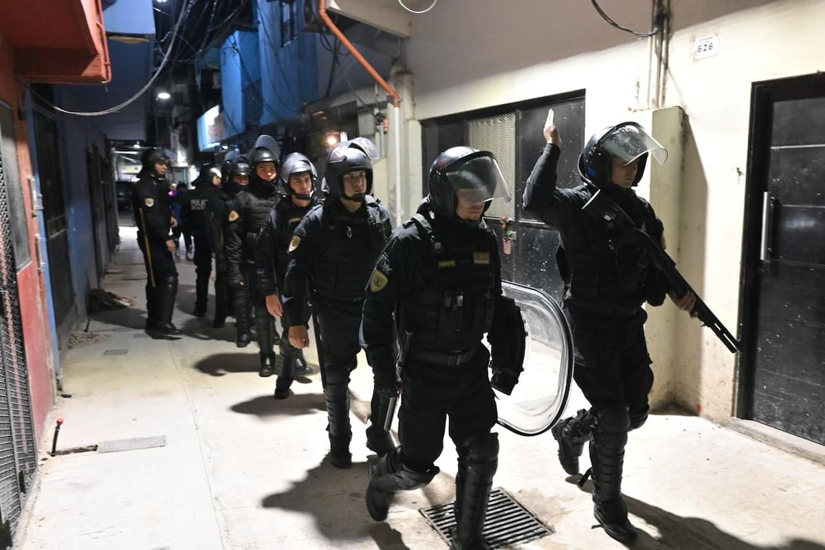 Masiva presencia policial en la villa 31