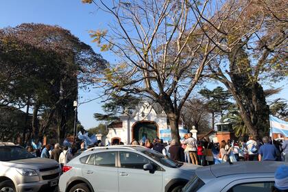 Masivo reclamo frente a la Quinta de Olivos