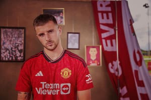 Mason Mount fue presentado como nuevo jugador de Manchester United, después de 18 años con Chelsea
