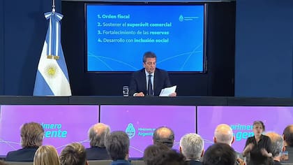 Massa anuncia las medidas económicas: desarrollo con inclusión social