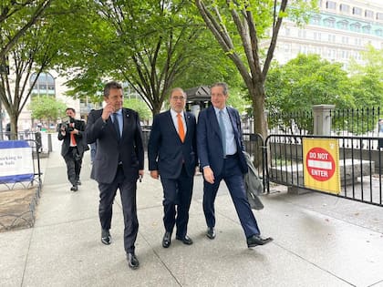 Massa, Argüello y Pesce, al llegar al Tesoro de Estados Unidos
