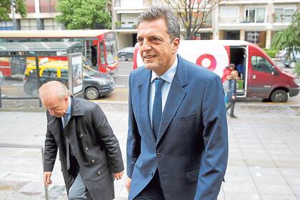 Massa, ayer, al ingresar al evento del Malba donde confirmó que renunciaba a sus aspiraciones presidenciales