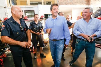 Massa, con los bomberos. El ex intendente de Tigre, Sergio Massa, realizó una recorrida navideña por diferentes organismos públicos del distrito, como el Centro de Operaciones Tigre, desde donde se mo