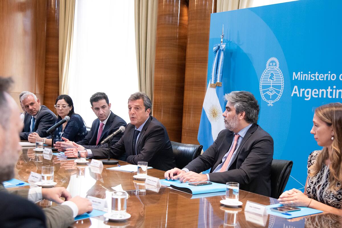 Massa, en el anuncio por un nuevo plan para comprar celulares