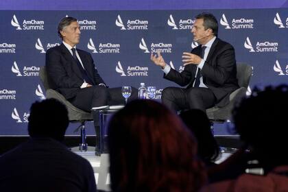 Massa junto al presidente de Amcham, Facundo Gómez Minujín