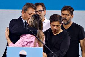 Massa, Malena Galmarini, Kicillof, Bianco y Sebastián Galmarini tras la derrota en el bunker de Unión por la Patria