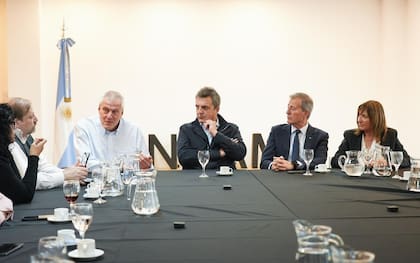 Massa se reunió con quince rectores de universidades