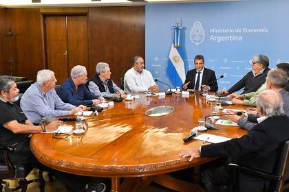 Massa se reunió el miércoles por la tarde con la CGT y con representantes de los movimientos sociales.