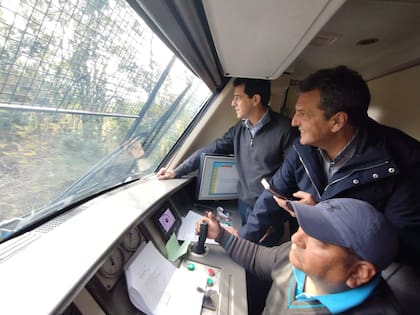 Massa y de Pedro, cuando llegaron en tren a la estación de Mercedes