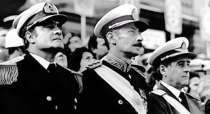 Emilio Eduardo Massera y Jorge Rafael Videla, los comandantes del Proceso Militar, que no evitaron la interna