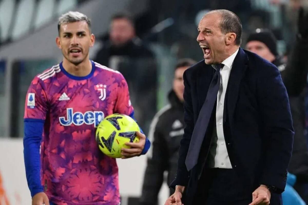 Massimiliano Allegri grita, Leandro Paredes lo mira de reojo, durante un partido de la Juvwentus. El DT y el volante discutieron en un entrenamiento