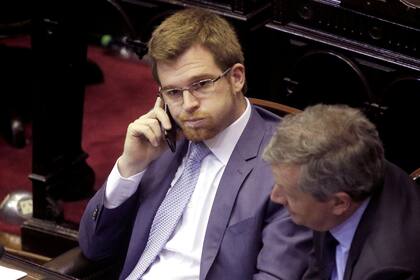 Massot marcó diferencias con Peña