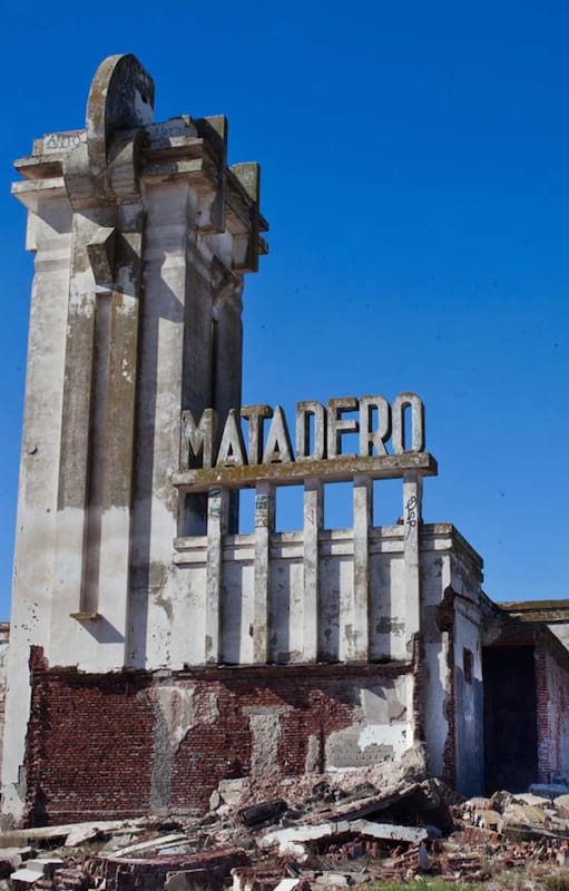Escapada: el matadero realizado por Francisco Salamone, símbolo de Epecuén