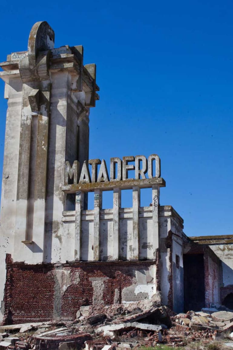 Escapada: el matadero realizado por Francisco Salamone, símbolo de Epecuén