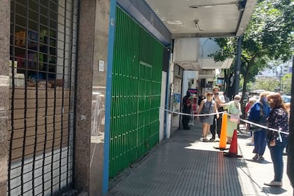 La víctima recibió tres de los 23 disparos que fueron efectuados desde un vehículo en Rivadavia y García Lorca