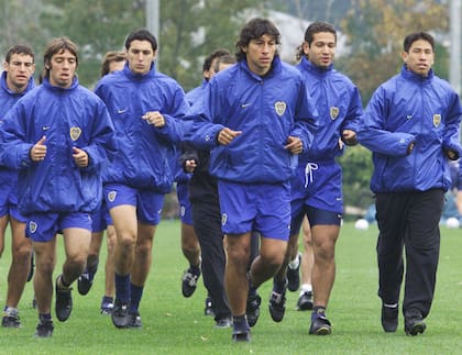 Matellán, Marchant, Burdisso, el Patrón Bermúdez, Barijho y José Pereda, en un entrenamiento en el estadio Kawasaki, el 23 de noviembre