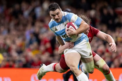 Mateo Carreras fue incontenible cada vez que tomó contacto con la pelota; apoyó un try