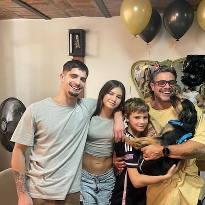 Mateo, Esperanza y Fausto, los tres hijos de Luciano Castro que estuvieron en el festejo