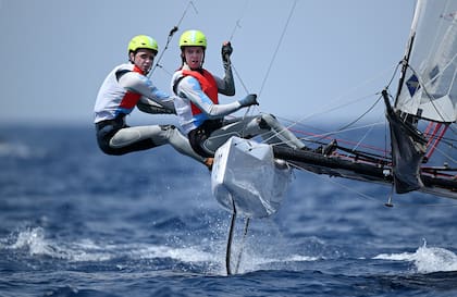 Mateo Majdalani y Eugenia Bosco marchan terceros en la prueba nacra 17 de vela que se desarrolla en Marsella