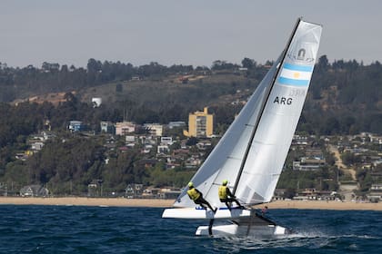 Mateo Majdalani y Eugenia BoscoÊde Argentina dominaron claramente en la categoria Nacra 17 Mixto