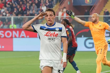 Mateo Retegui, en Atalanta, reacciona tras anotar ante Genoa, su ex club. (Tano Pecoraro/LaPresse via AP)