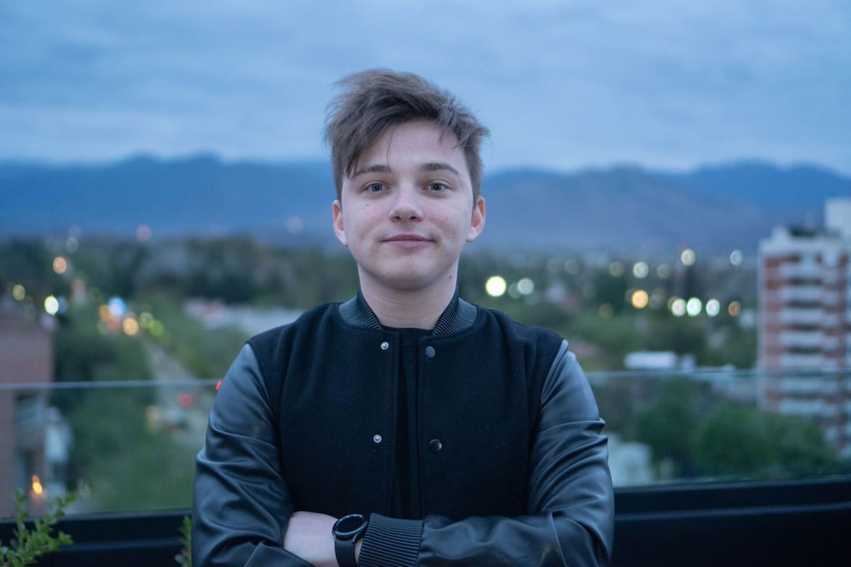 Mateo Salvatto tiene 24 años y es uno de los jóvenes argentinos líder en proyectos tecnológicos innovadores. En una entrevista con LA NACIÓN en Mendoza, analizó las posibilidades para desarrollarse en medio de crisis recurrentes en el país. Foto gentileza Endeavor Cuyo.