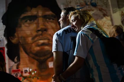 Homenaje a Diego Maradona en la cancha de Argentinos Juniors, el día de la muerte del 10