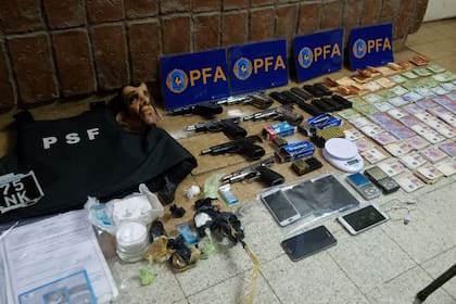 Material incautado en 2019 a la banda de Nahuel Novelino, que entonces preparaba atentados contra funcionarios