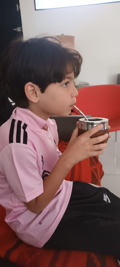 Mateus, de 8 años, el menor de los hijos