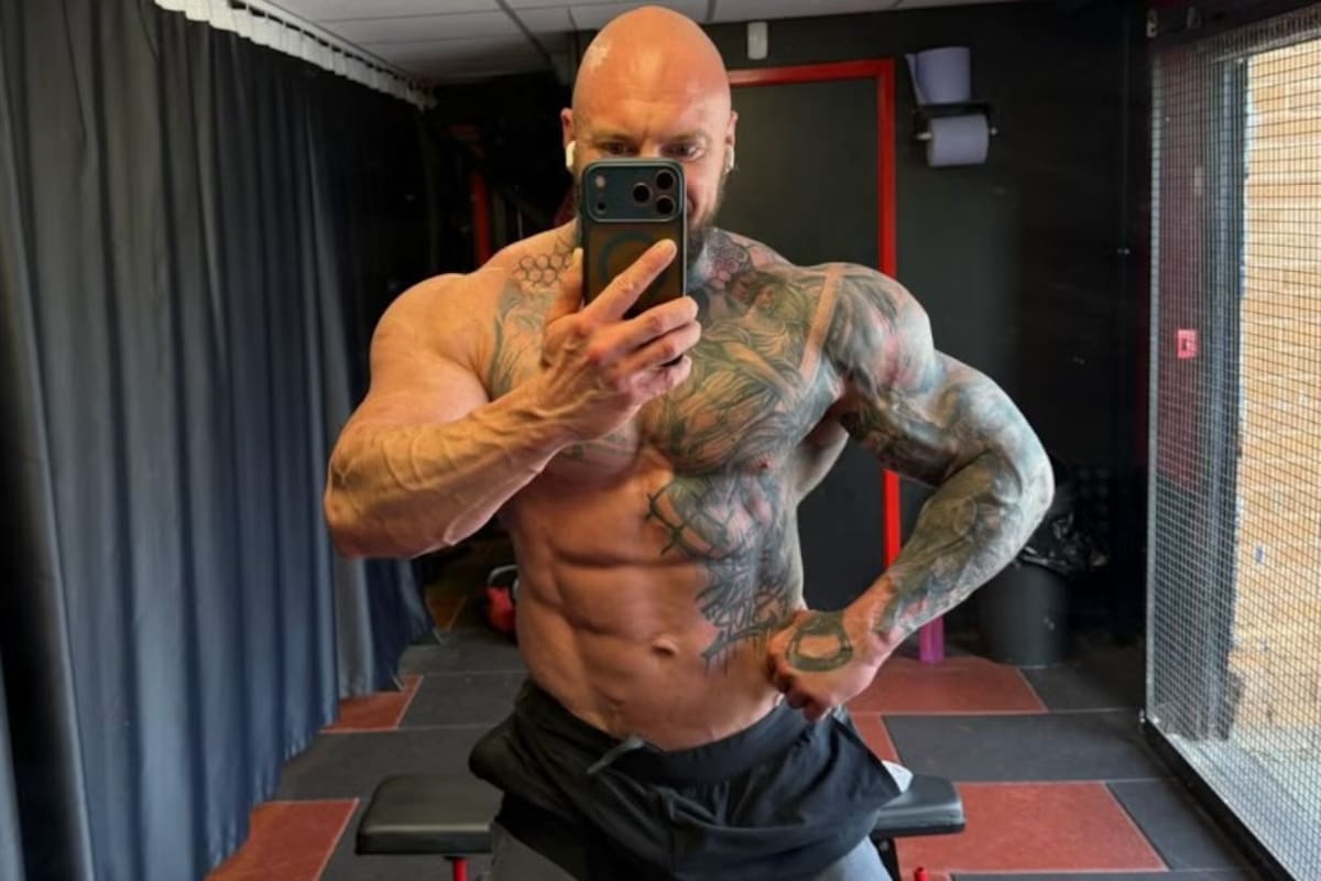 Mateusz Chmura, de 33 años y natural de Wakefield, se desplomó durante una competición de culturismo en Telford (JamPress)