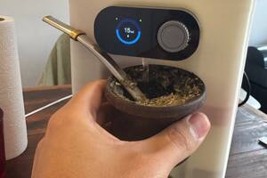 Mati, el cebador automático de mate que creó Nicolás Antuña y que se hizo viral en redes