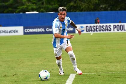 Matías Acevedo es uno de los jugadores más desequilibrantes de la selección argentina Sub 17, que busca clasificar al Mundial