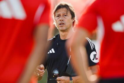 Matías Almeyda pasa los primeros días como DT de Sevilla