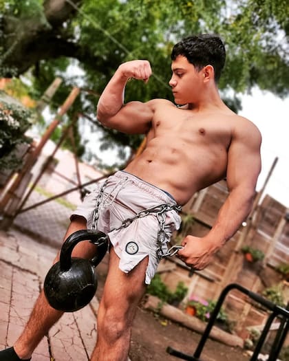 Matías Antúnez es atleta profesional de Power Free y de Street Lifting, por lo que tiene un estado físico privilegiado para el desafío de Bienvenidos a bordo