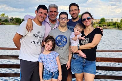 Matias Bagnato junto a su nueva familia