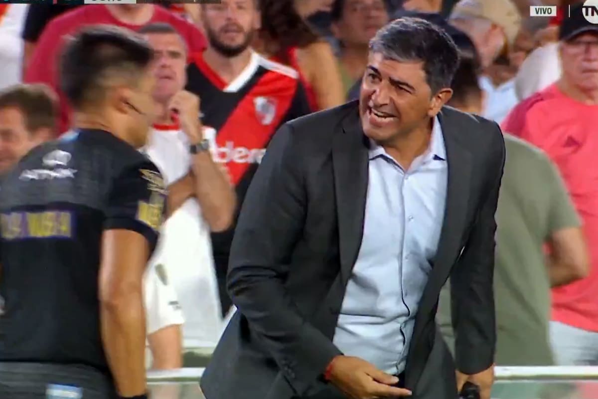 Matías Biscay explota contra el cuarto árbitro Adrián Franklin por el gol anulado a Galoppo