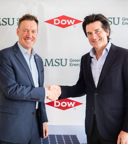 Matías Campodónico, presidente de Dow Argentina y de la región sur de Latinoamérica, y Manuel Santos Uribelarrea, fundador y CEO de Grupo MSU, fueron los encargados de la firma