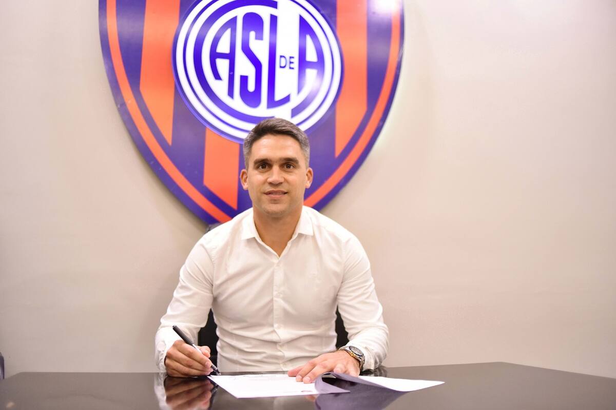 Matías Caruzzo firmó su contrato en el Cuervo como Coordinador del Fútbol Profesional