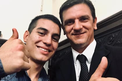 Matías Caudana junto con el abogado que lo defendió en el juicio, Augusto Lafferriere