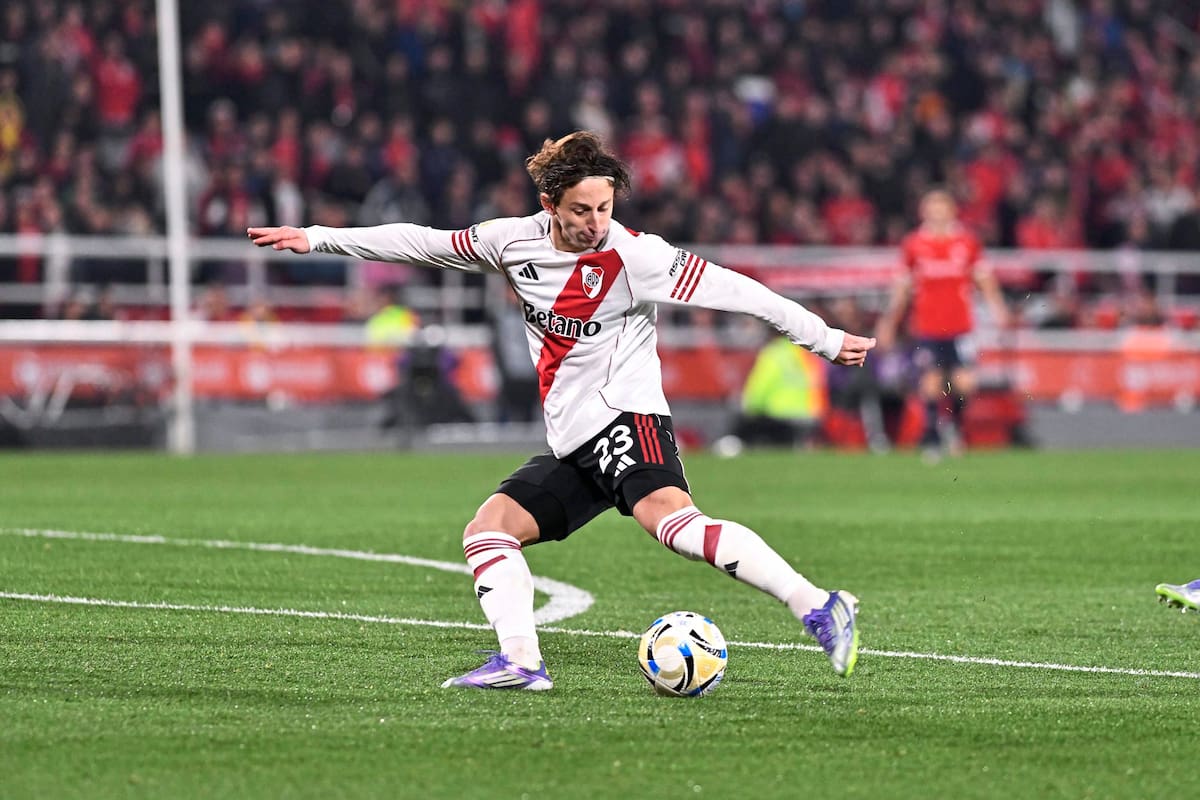 Matías Galarza Fonda, a contra mano en River