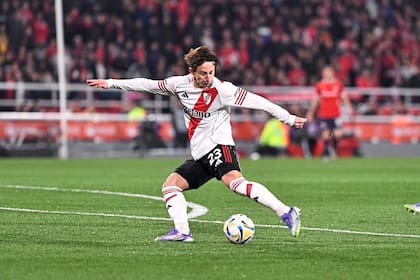 Matías Galarza Fonda, a contra mano en River