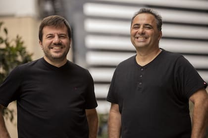 Matías Gorganchián y Nicolás Bourbon arrancaron sus carreras profesionales en el mundo corporativo y rondando los 50 años se animaron a la aventura