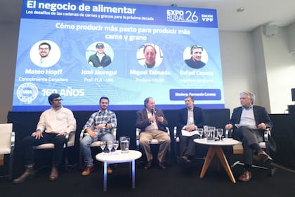 Matías Hopft; josé Jáuregui, Miguel Taboada, Rafael Canosa y Fernando Canosa, en un panel en la Exposición Rural de Palermo
