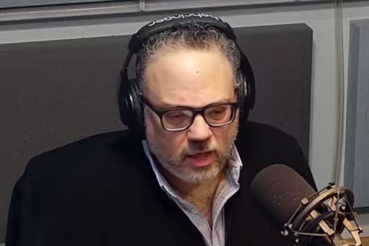 Matías Kulfas durante una entrevista en Radio Con Vos 89.9