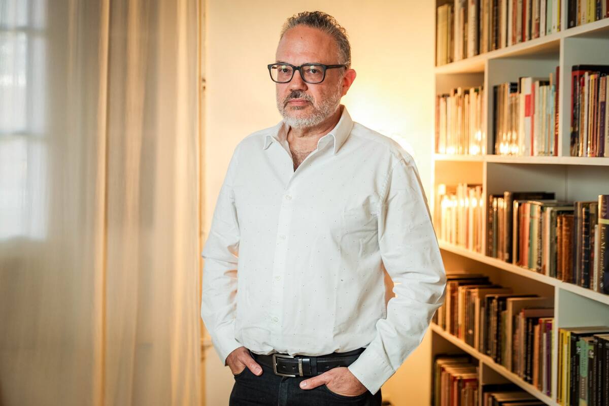 Matías Kulfas estudió Economía en la UBA y es doctor en ciencias sociales por Flacso; es profesor de Estructura e historia económica argentina en la UBA y de Desarrollo económico en la Unsam, donde dirige el Doctorado en Ciencias Económicas; dirige la consultora Audemus, especializada en temas macroeconómicos y productivos