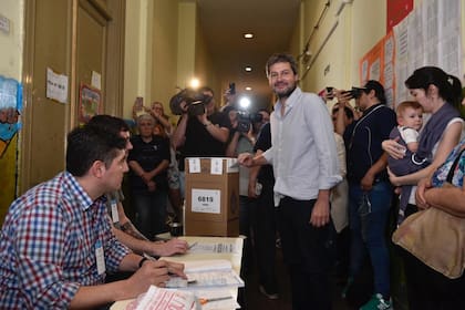 Matías Lammens, al votar en Palermo