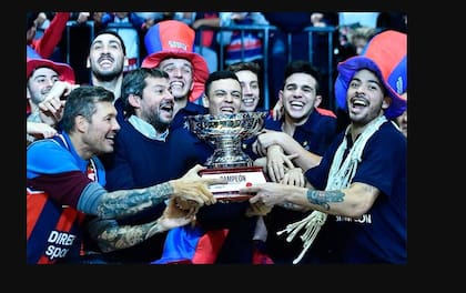 Matías Lammens, el flamante Ministro de Turismo y Deporte, en la celebración de la conquista de la Liga Nacional con San Lorenzo