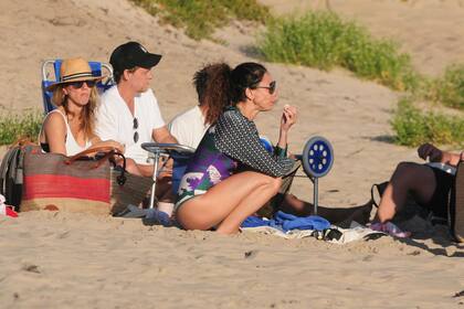 Matías Martin junto a su familia en las playas de José Ignacio