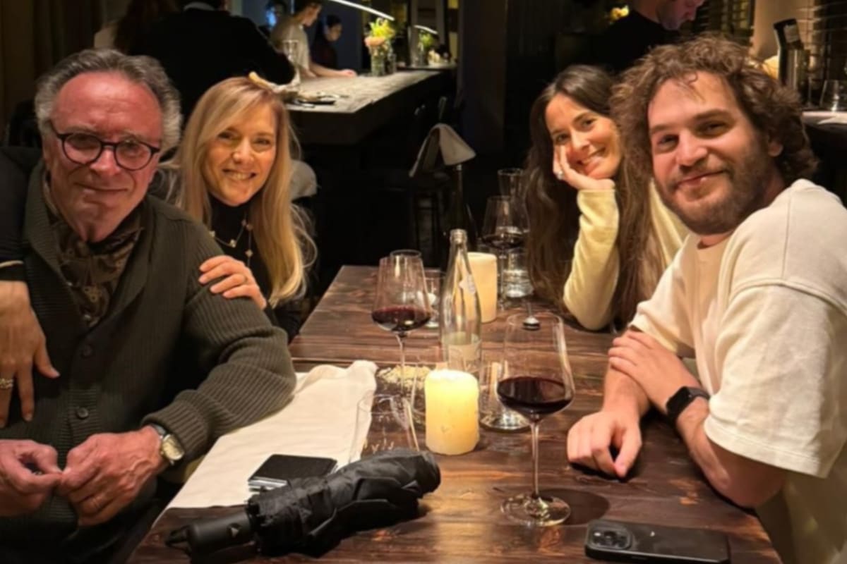 Matías Mayer, abajo a la derecha, en la mesa de Ancho junto a Oscar Martínez