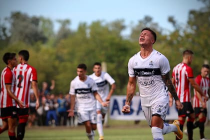 Matías Miranda, autor del empate de Gimnasia frente a Estudiantes.